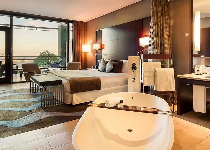 Miramar Gl - Preferred & - Newly Renovated Отель